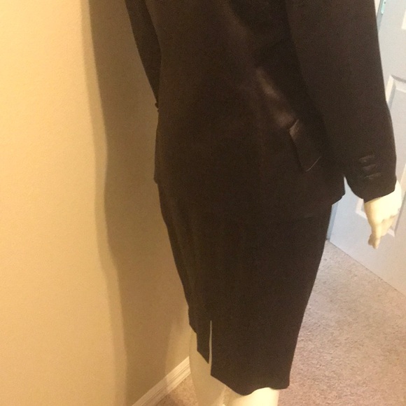 Escada satin skirt suit - Picture 3 of 8
